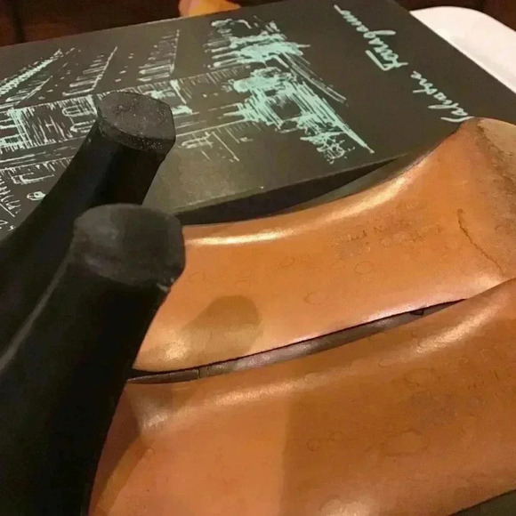 Vintage Salvatore Ferragamo Slingback Two-Tone Shoes. - Picture 5 of 5